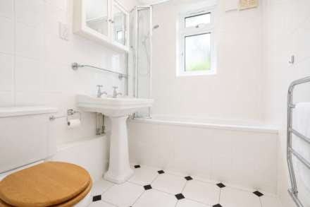 Holt Close, Borehamwood, Image 5