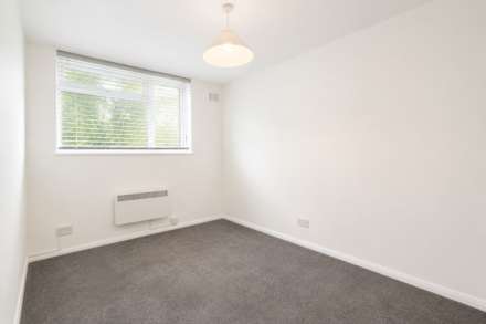 Holt Close, Borehamwood, Image 6