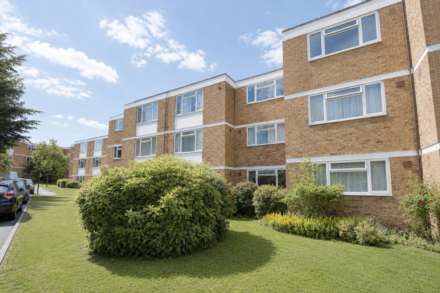 Holt Close, Borehamwood, Image 9