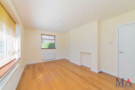 London Road, Shenley, Image 11