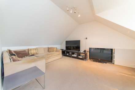 Bishops Avenue, Elstree, Image 14