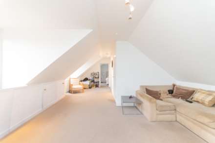 Bishops Avenue, Elstree, Image 15