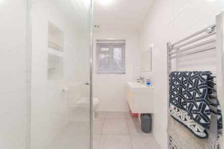 Bishops Avenue, Elstree, Image 19