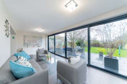 Bishops Avenue, Elstree, Image 3