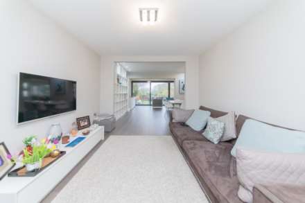 Bishops Avenue, Elstree, Image 9