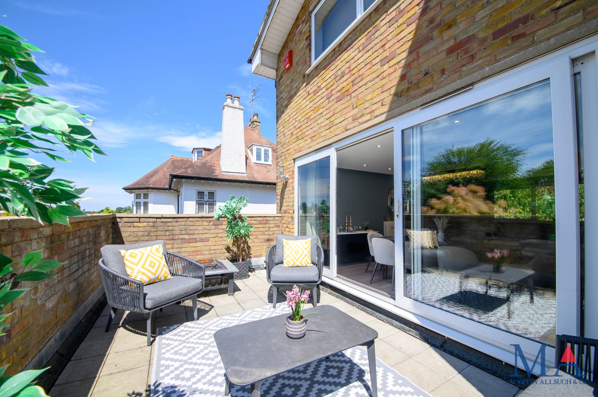 Deacons Hill Road, Elstree, Image 4