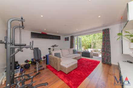Deacons Hill Road, Elstree, Image 11