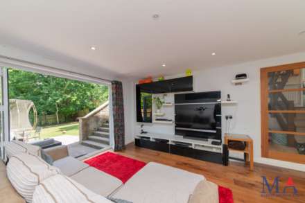 Deacons Hill Road, Elstree, Image 12