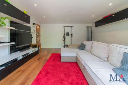 Deacons Hill Road, Elstree, Image 13