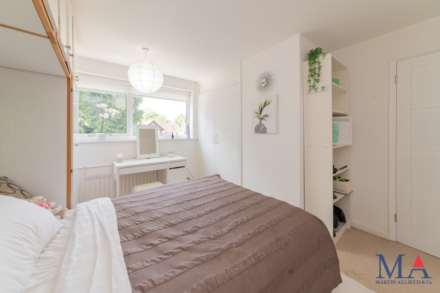 Deacons Hill Road, Elstree, Image 21