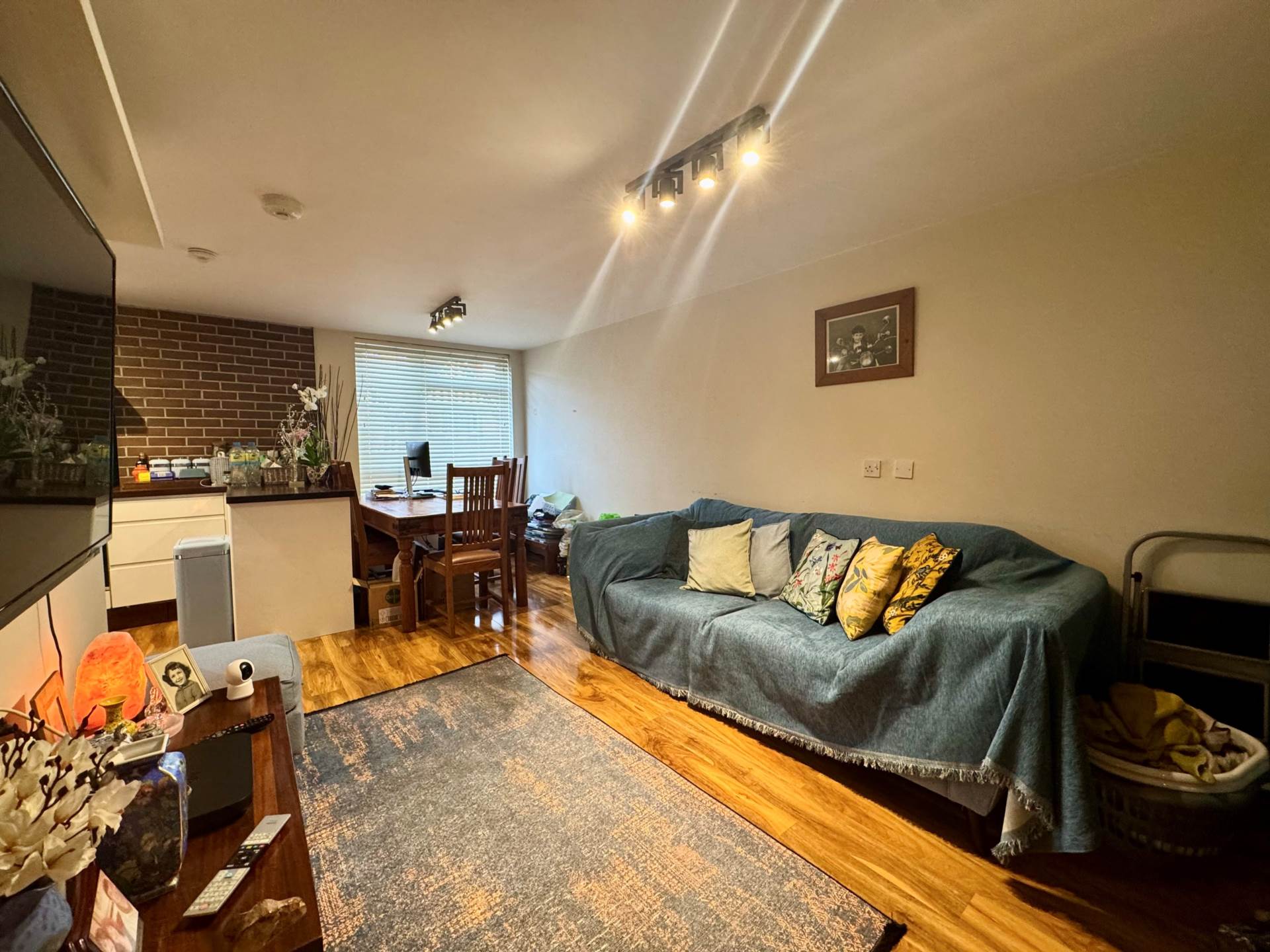 Watling Court, High Street, Image 4