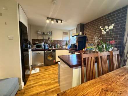 Watling Court, High Street, Image 3