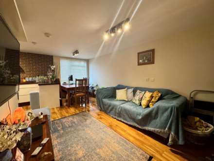 Watling Court, High Street, Image 4