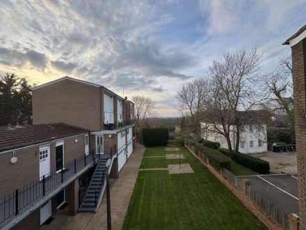 Watling Court, Elstree, Image 10