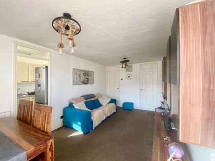 Watling Court, Elstree, Image 2