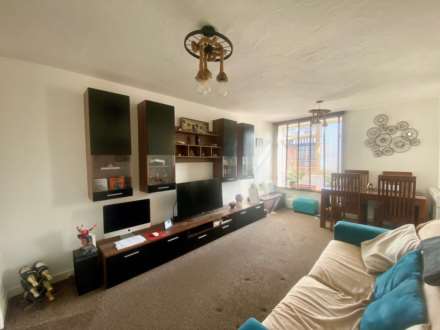Watling Court, Elstree, Image 4