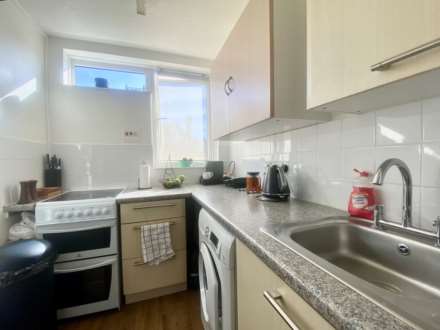 Watling Court, Elstree, Image 5