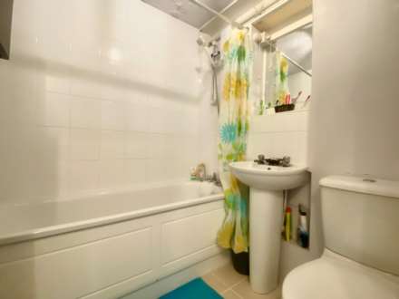 Watling Court, Elstree, Image 9