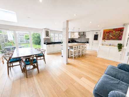 Park Crescent, Elstree, Image 12