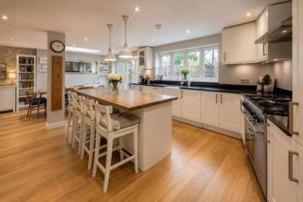 Park Crescent, Elstree, Image 2