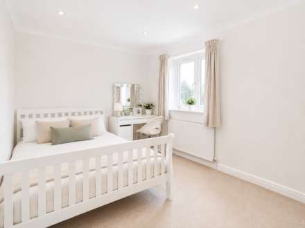 Park Crescent, Elstree, Image 6