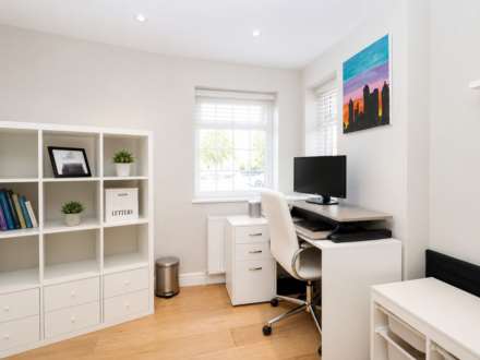 Park Crescent, Elstree, Image 7