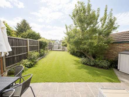 Park Crescent, Elstree, Image 9