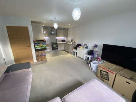 The Vale, Bushey, Image 4