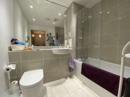 The Vale, Bushey, Image 5