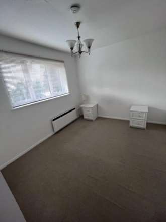 Fox Close, Elstree, Image 6