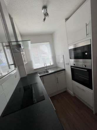 Fox Close, Elstree, Image 9