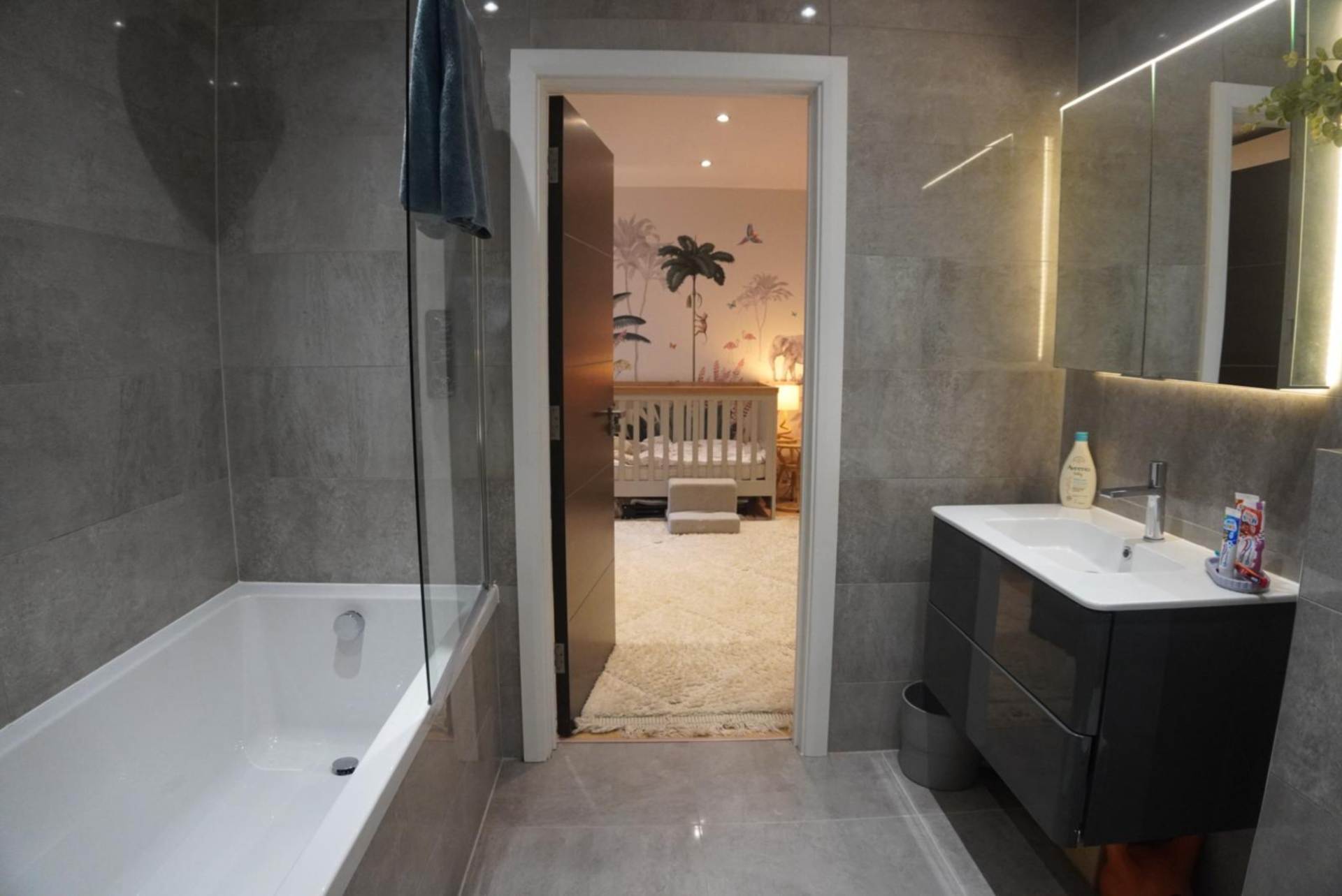 Theobald Street, Borehamwood, Image 17