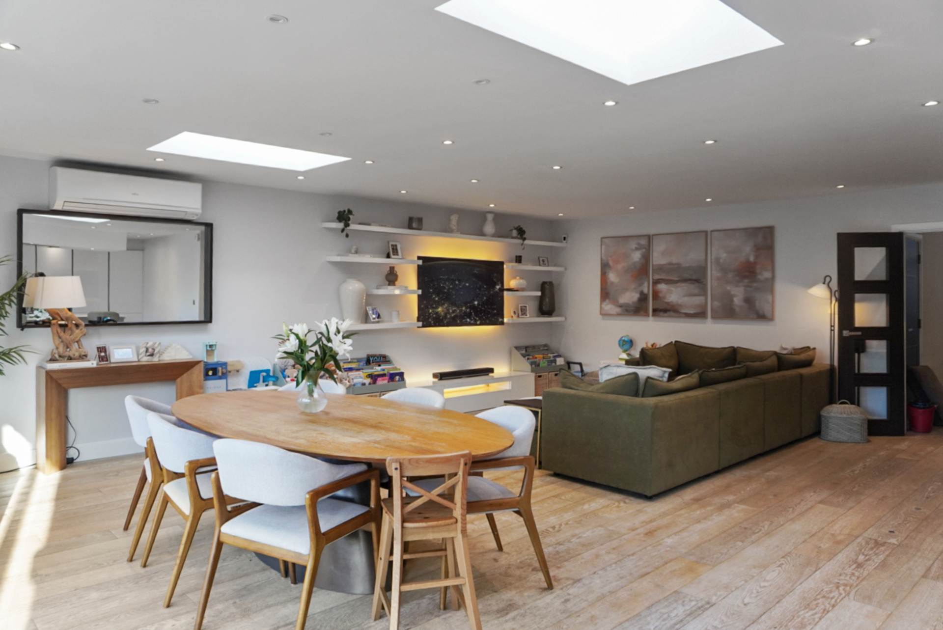 Theobald Street, Borehamwood, Image 4