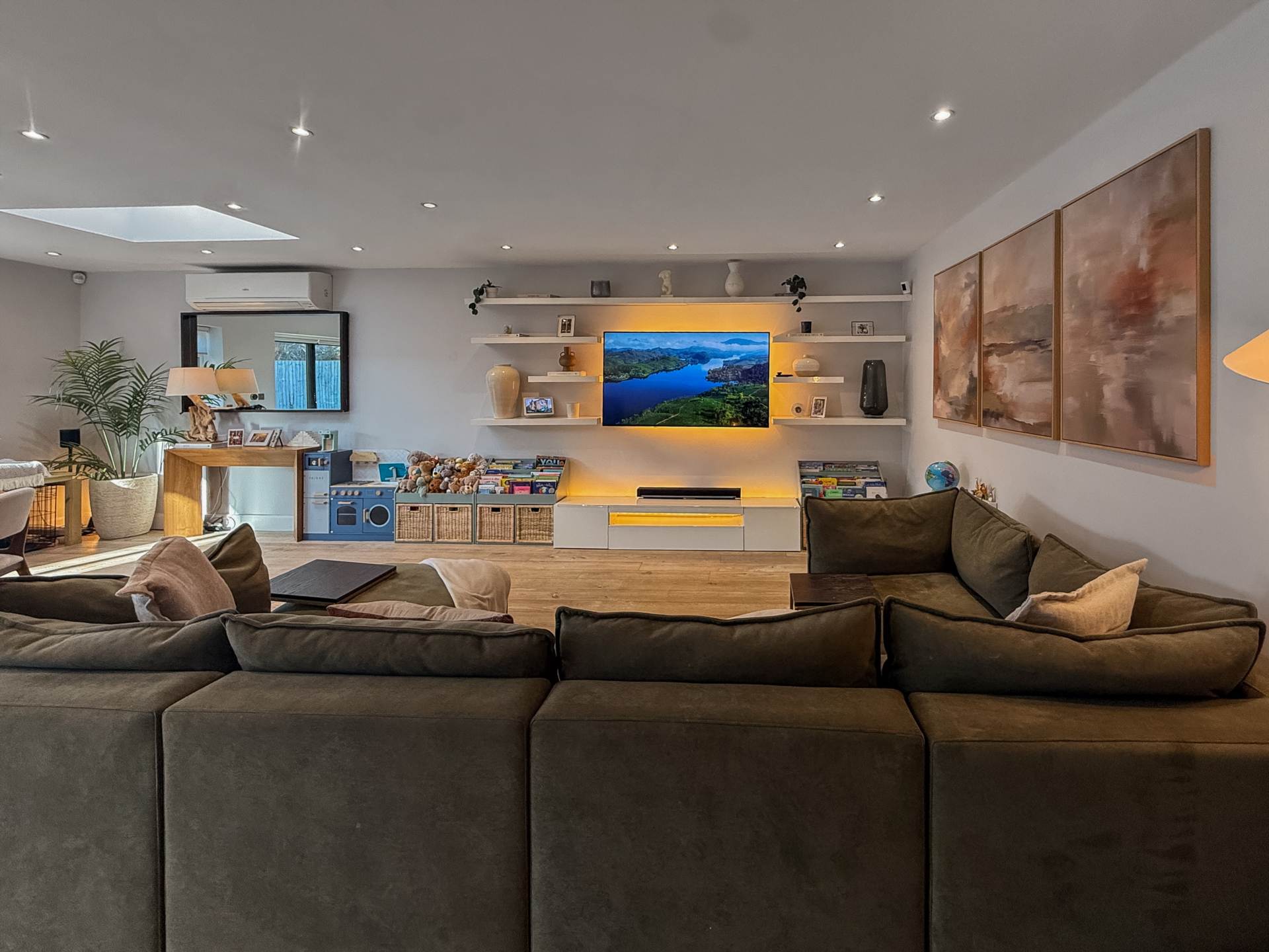 Theobald Street, Borehamwood, Image 7