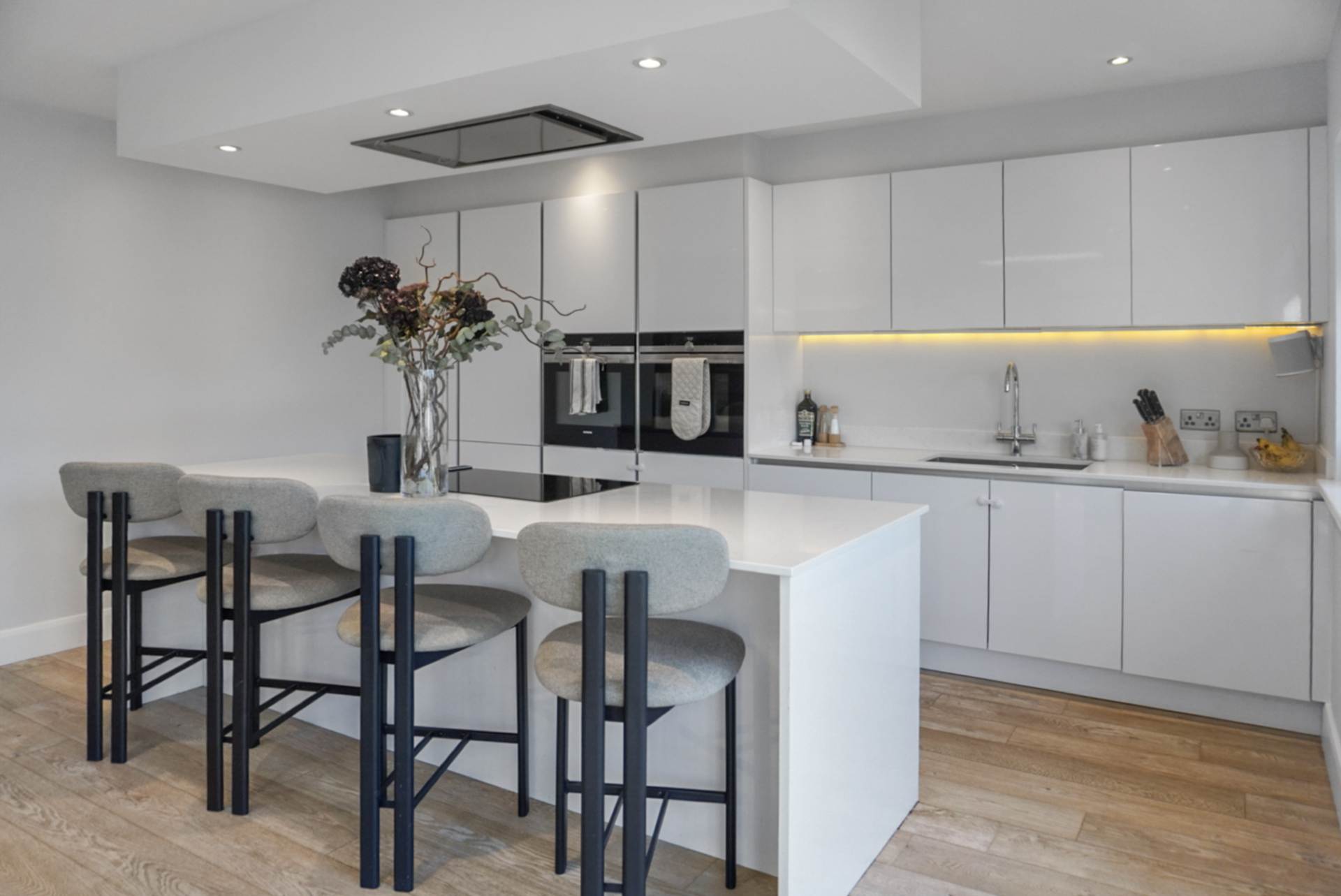 Theobald Street, Borehamwood, Image 8