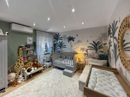 Theobald Street, Borehamwood, Image 11