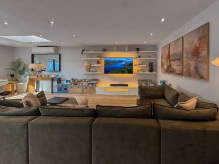 Theobald Street, Borehamwood, Image 7