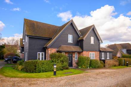 3 Bedroom Link-Detached, Old Nursery Close, Shenley