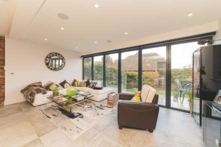 Old Nursery Close, Shenley, Image 10