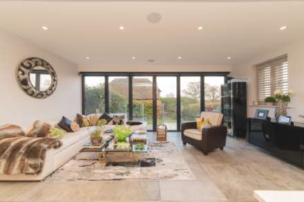 Old Nursery Close, Shenley, Image 9