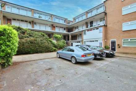 Watling Court, Elstree, Image 1