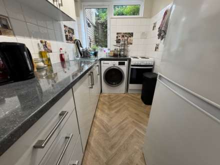 Watling Court, Elstree, Image 4