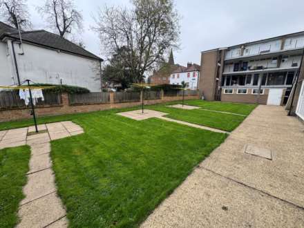 Watling Court, Elstree, Image 8