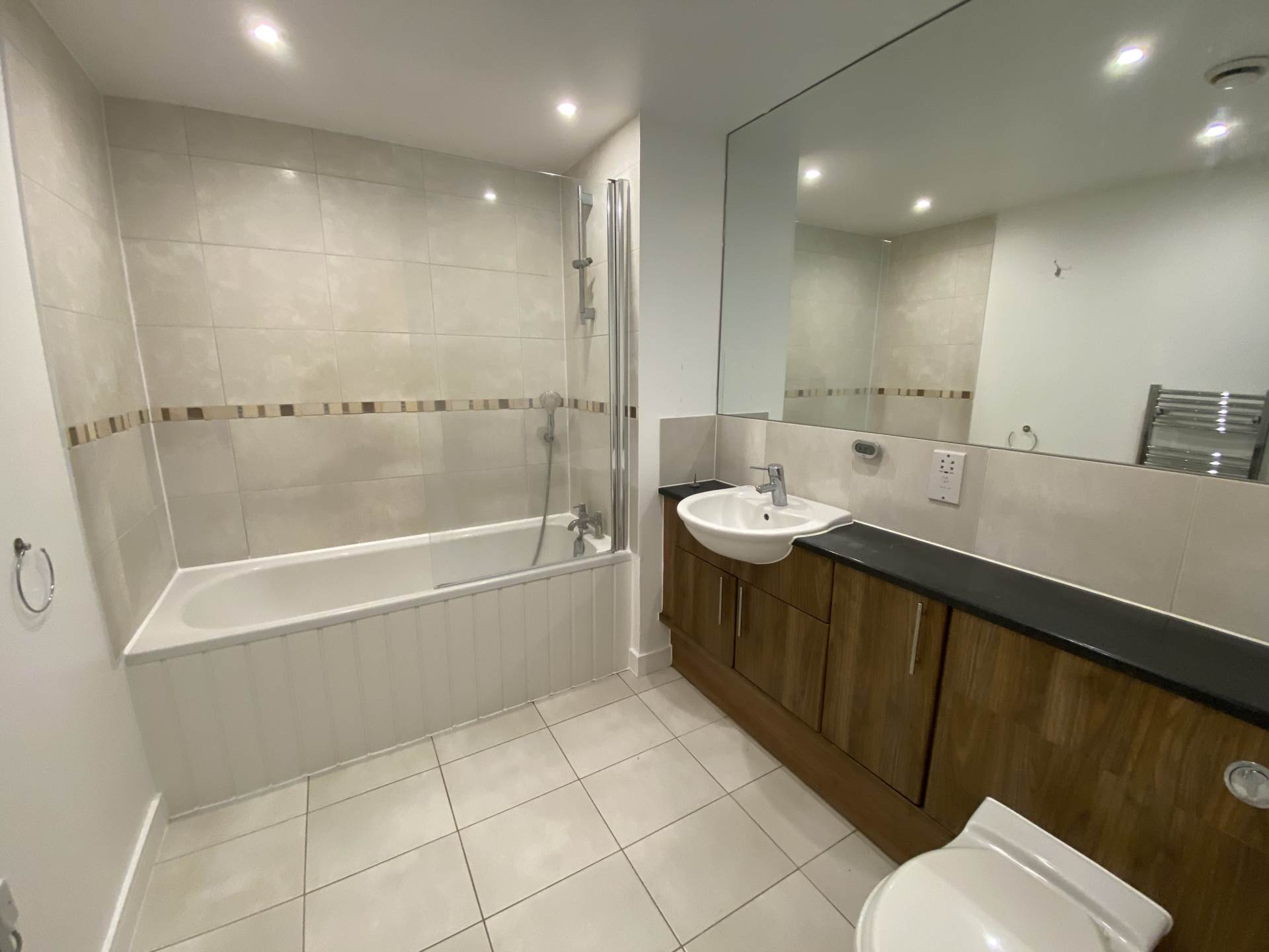 Brunel Court, Edgware, Image 13