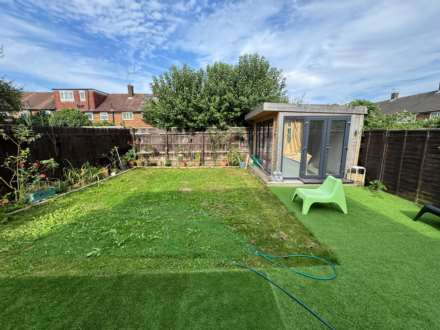 Darrington Road, Borehamwood, Image 11