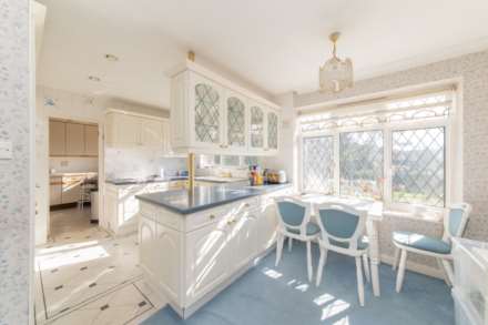 Goldcrest Way, Bushey, Image 5