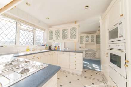 Goldcrest Way, Bushey, Image 7