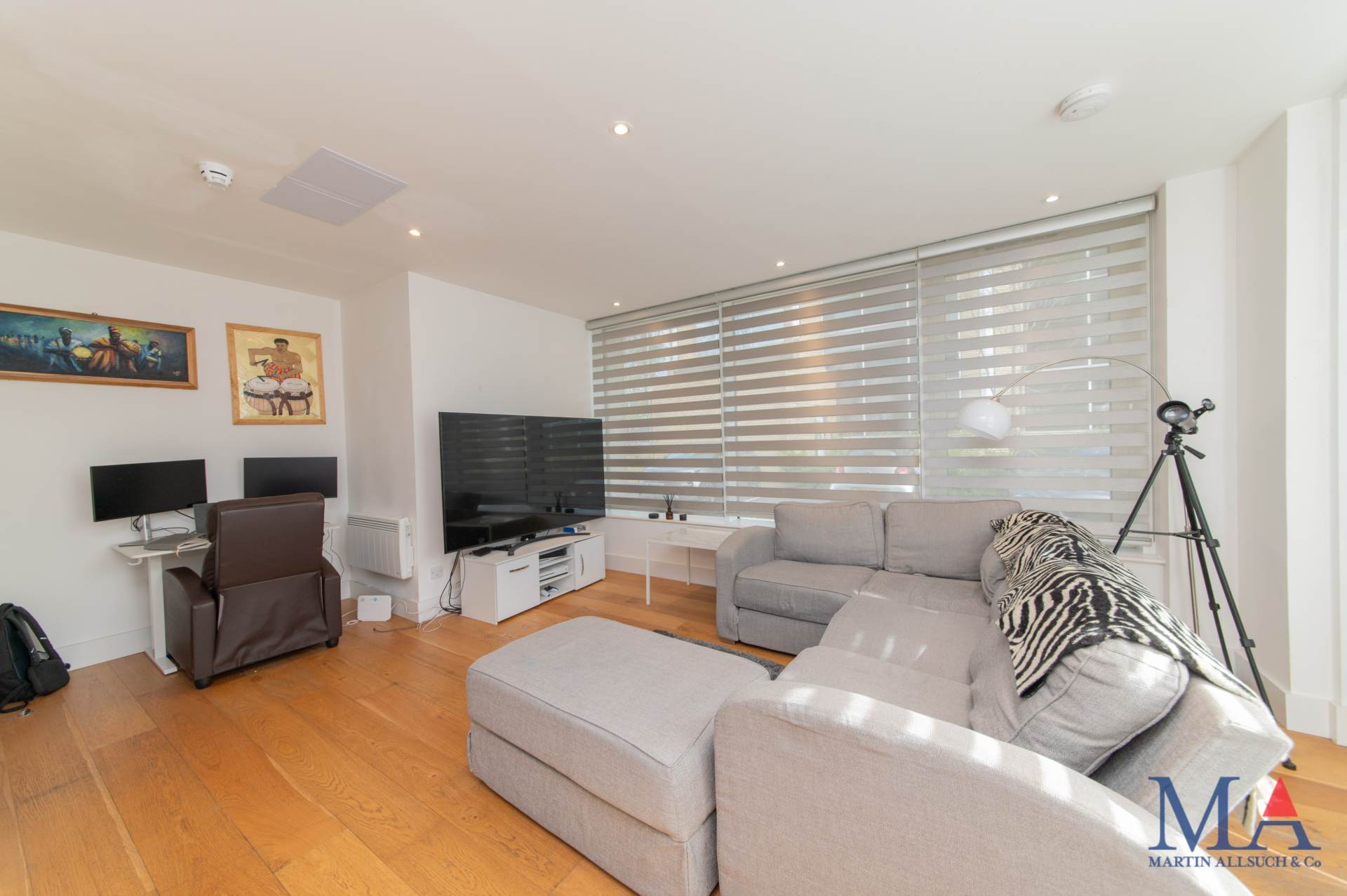 Elstree House, Borehamwood, Image 4