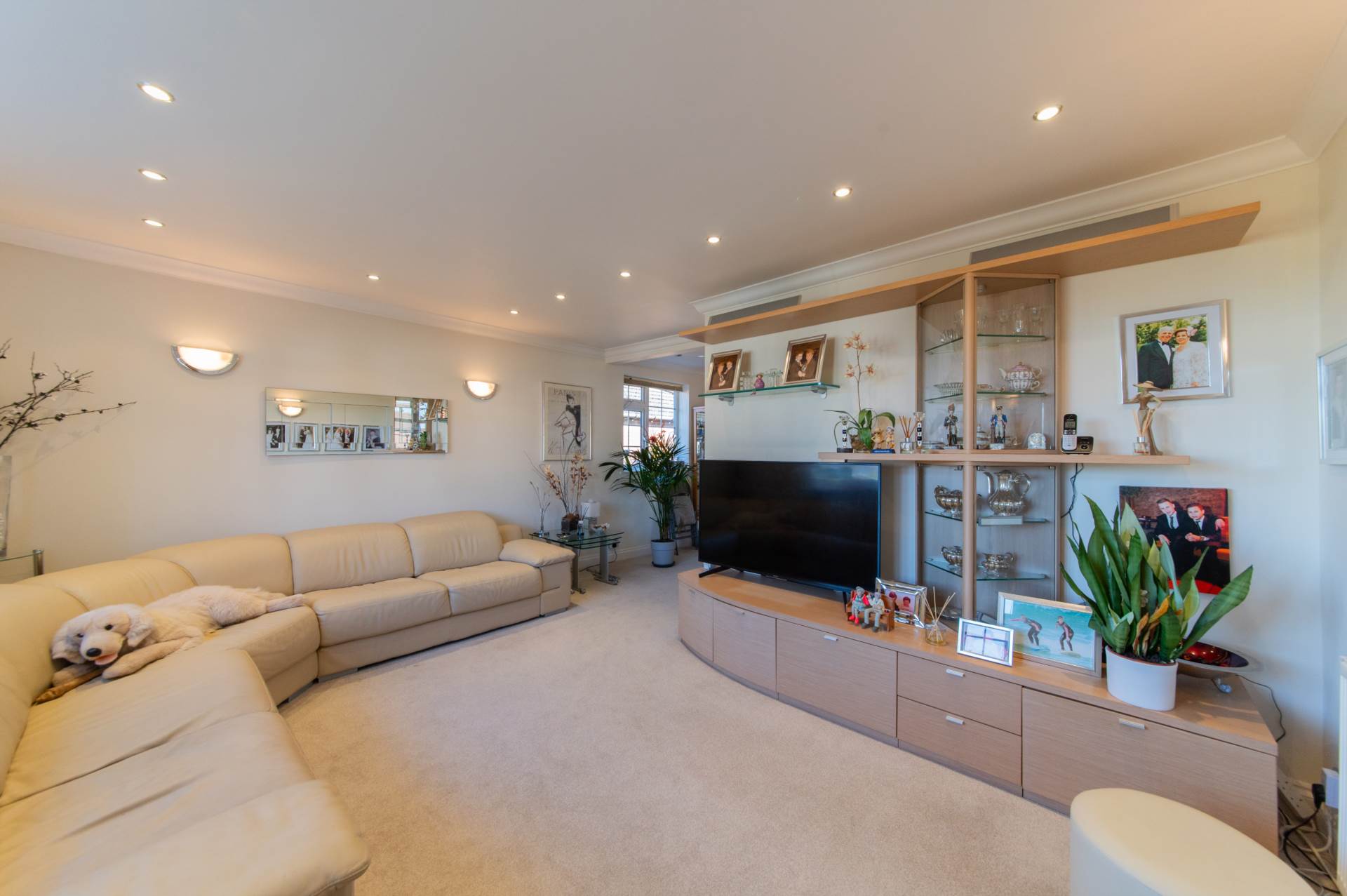 Lodge Avenue, Elstree, Image 2
