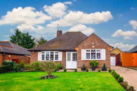 3 Bedroom Detached Bungalow, Lodge Avenue, Elstree